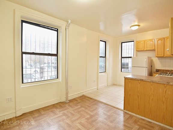 3rd image of 15 Wadsworth Ave #1AA