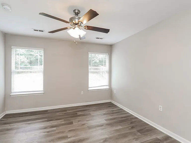 814 Oakshire Cir — Photo 10