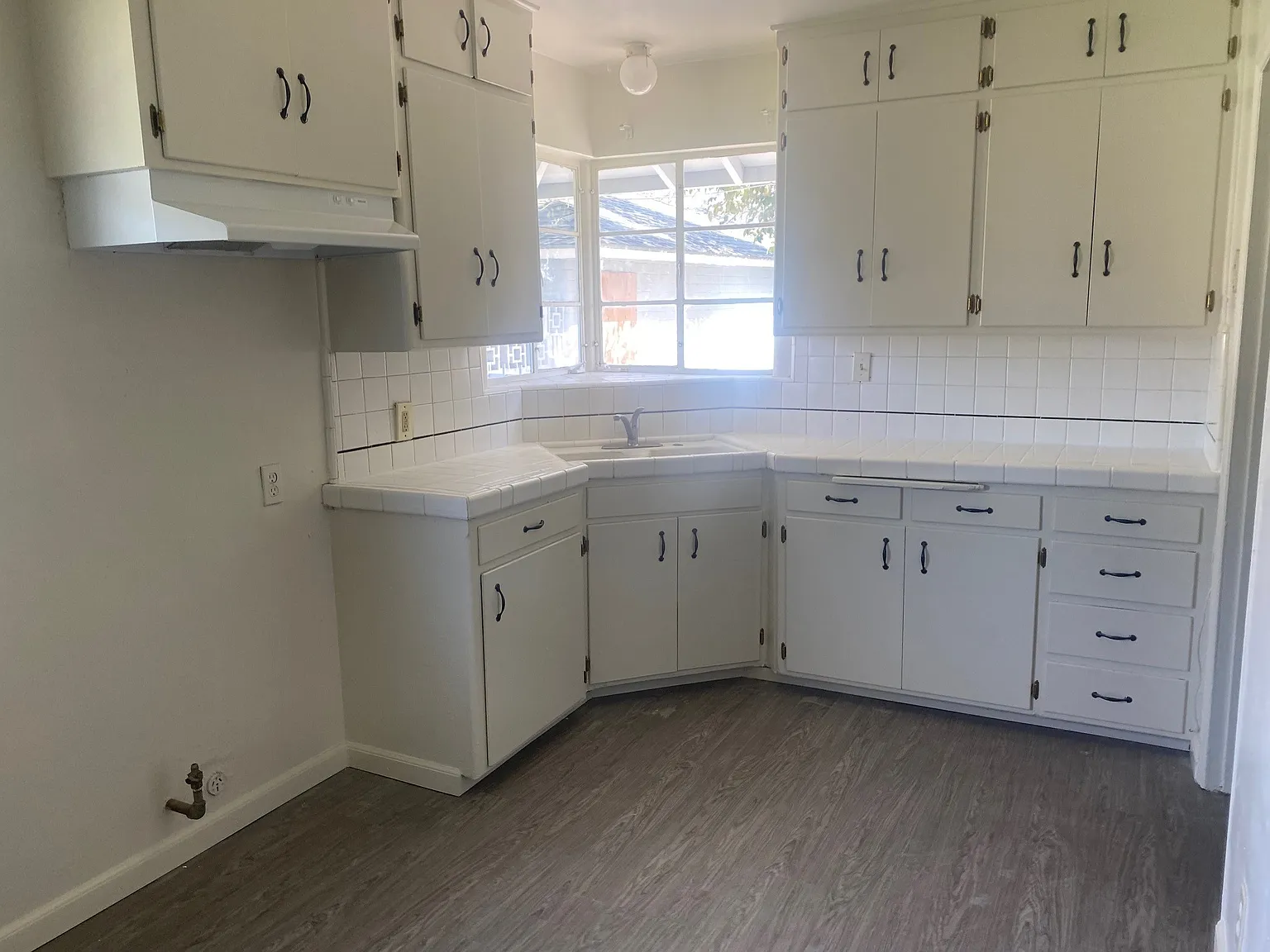 3 bed, 1252 sqft, $2,100 — Photo 3