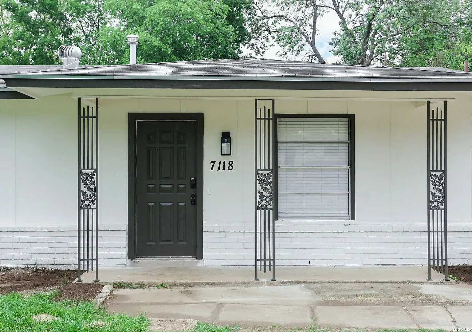 Single Story Home Near Tom Slick Park — Photo 2