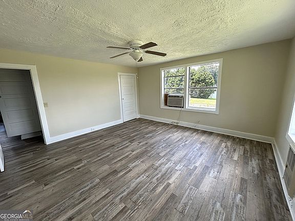 4th image of 2455 Pegasus Pkwy APT A