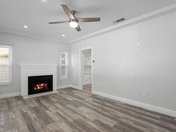 3rd image of 4202 52nd St