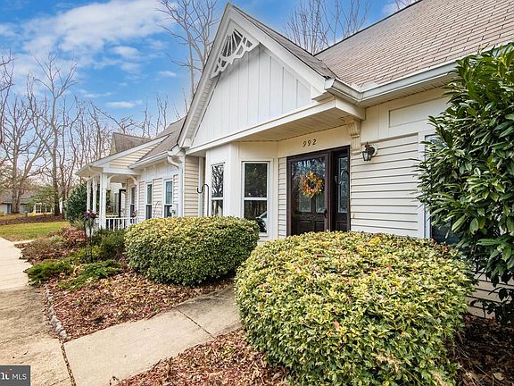 2nd image of 992 Riversedge Cir