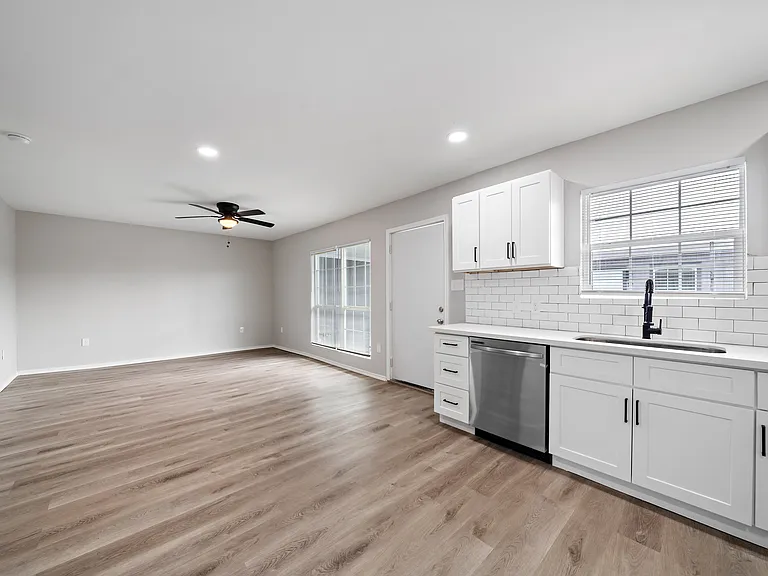Saphira Apartments — Photo 17