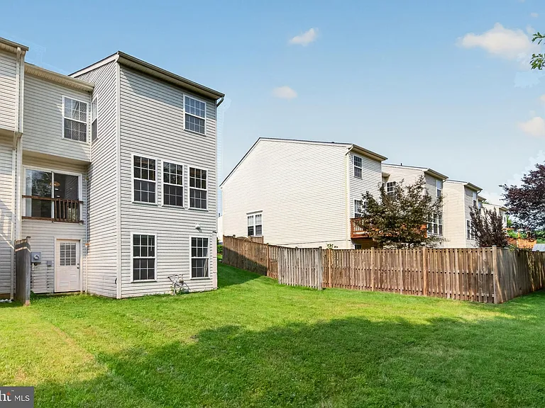 15044 Gaffney Cir — Photo 42