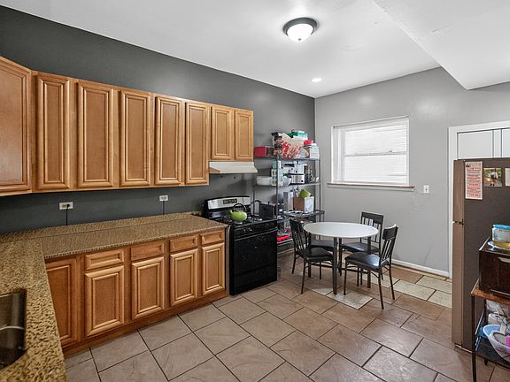 4th image of 3250 W Douglas Blvd