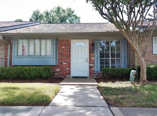 1102 W Tri Oaks Ln APT 103, Houston, TX 77043