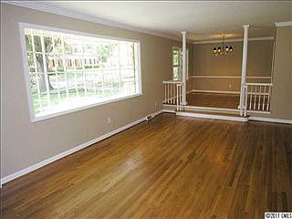 4th image of 729 Wingrave Dr