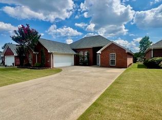 317 Dunolly Ln, Florence, AL 35633