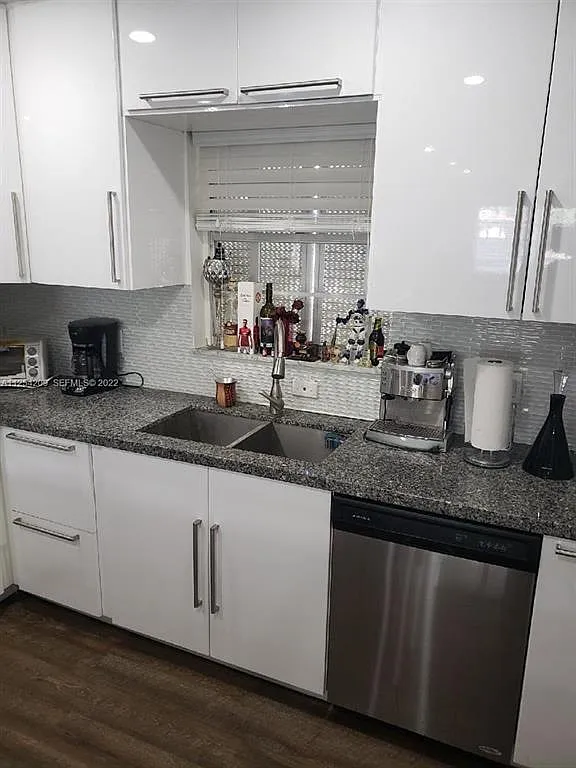 2 bed, 2.0 bath, 1200 sqft, $2,200 — Photo 3