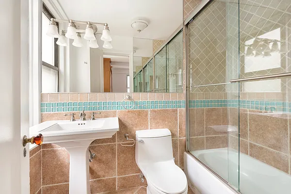 Rented by Coldwell Banker Warburg | media 4