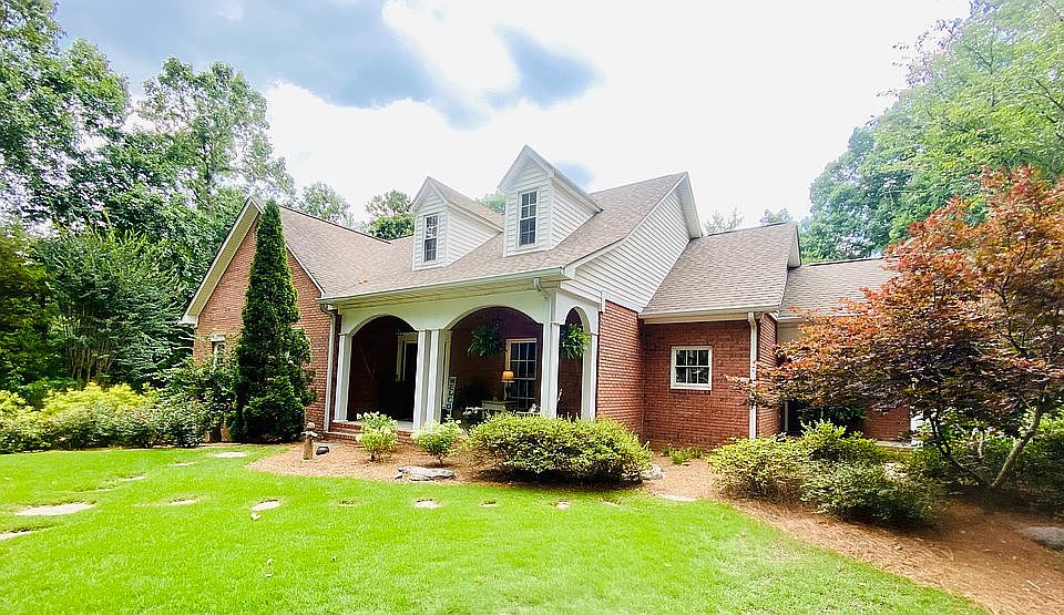 Beautiful Home in Calhoun 