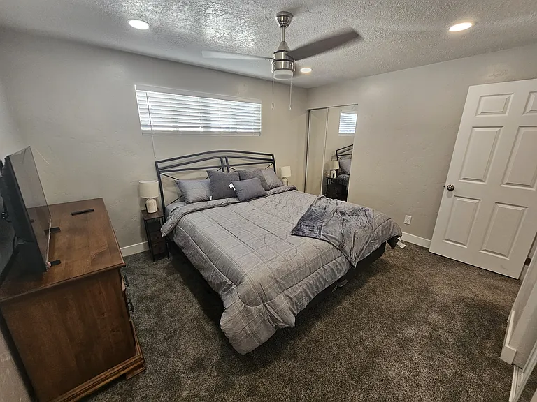 189 E 7615 S — Photo 17