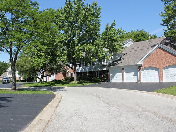 3rd image of 716 Burr Oak Ln APT D