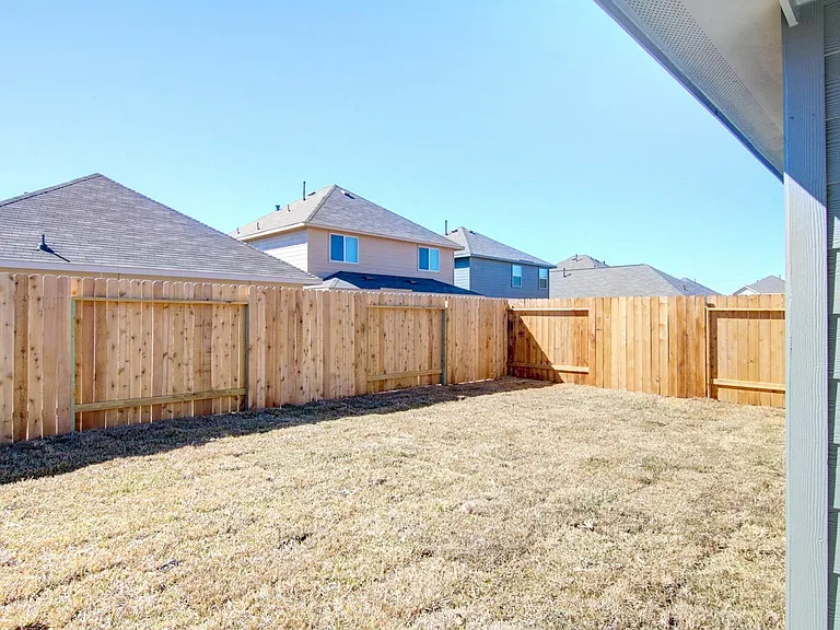 5703 Latta Plantation Dr — Photo 4
