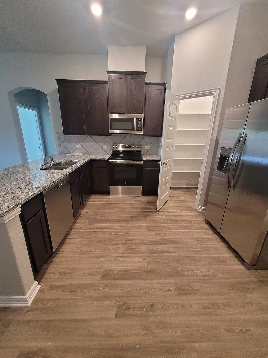 3 bed, 1300 sqft, $1,625 — Photo 3