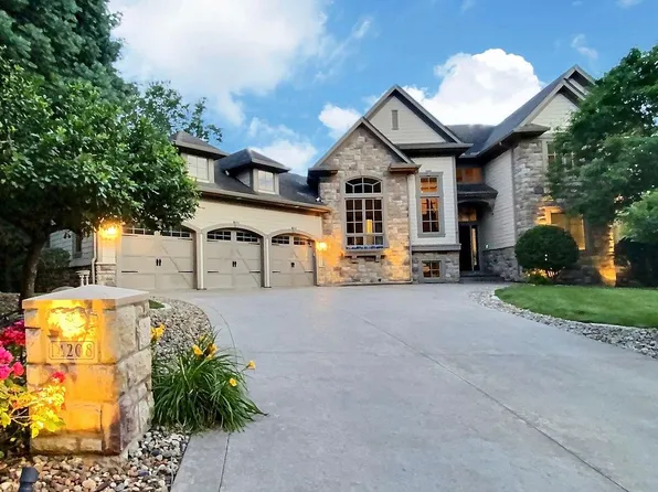 14208 Ridgemont Dr, Urbandale, IA 50323