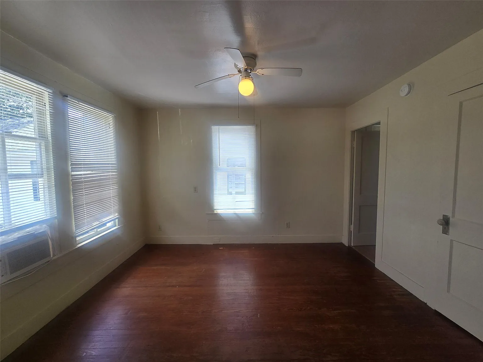 1 bed, 1.0 bath, 500 sqft, $800 — Photo 2