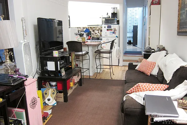 Rented by City Connections Realty | media 14