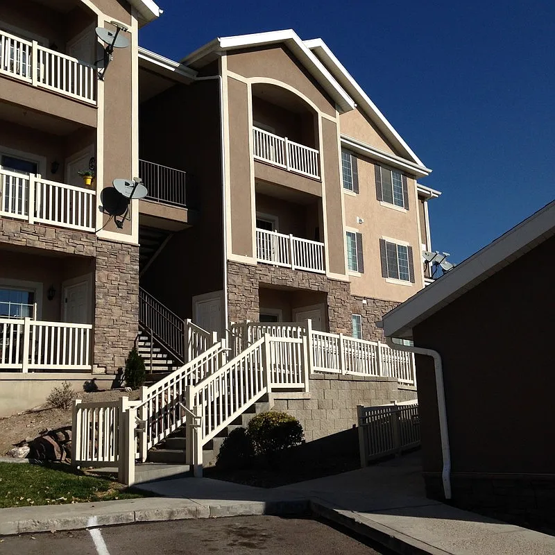 Top Unit Condo w/ Great Views and 2 car Garage (2 Rooms 4 Rent) — Photo 1