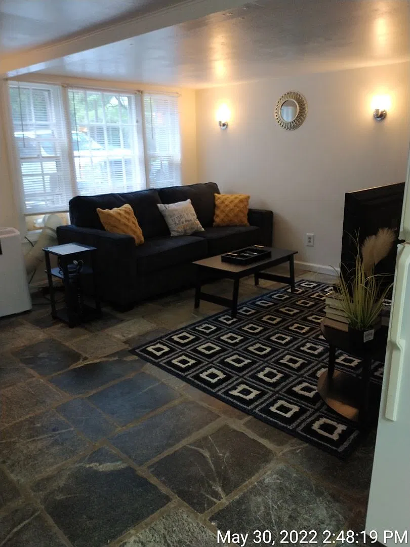 Backs up to the UVA south lawn section of campus 1 bdrm 1 bath 514 Valley Rd B Fully Furnished In... — Photo 1