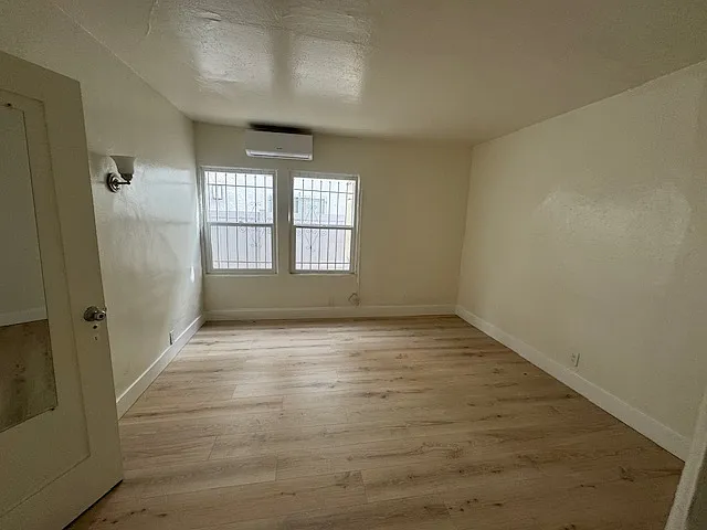 2338 N Cahuenga Blvd — Photo 6