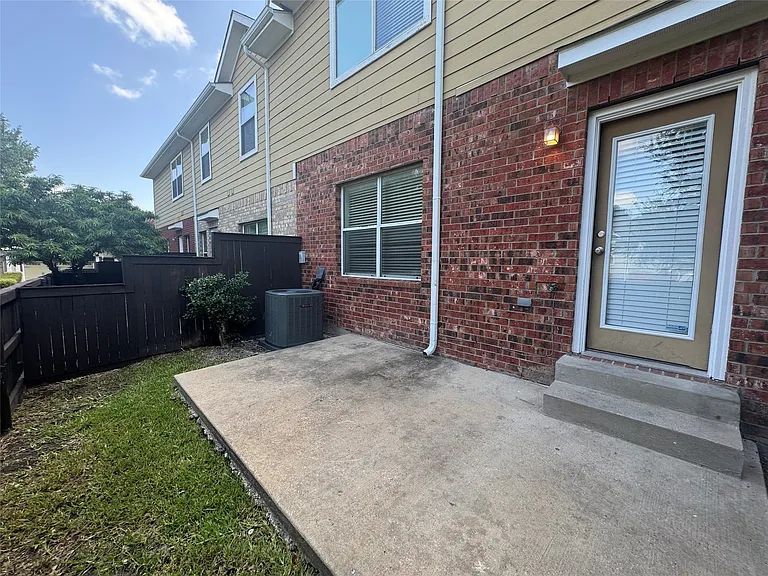 8745 Manhattan Ave — Photo 25
