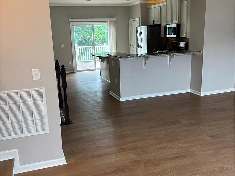 1155 Westminster Dr — Photo 4