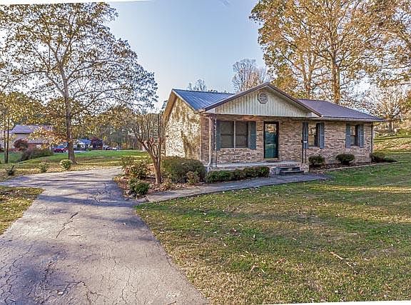 2nd image of 512 Bays Cove Cir
