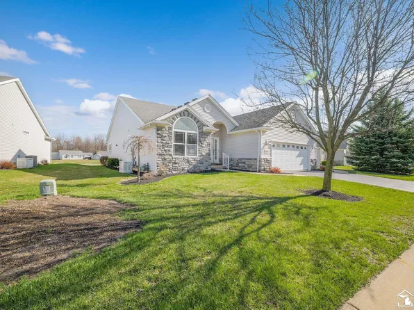 2360 Fountain Cir, Lambertville, MI 48144