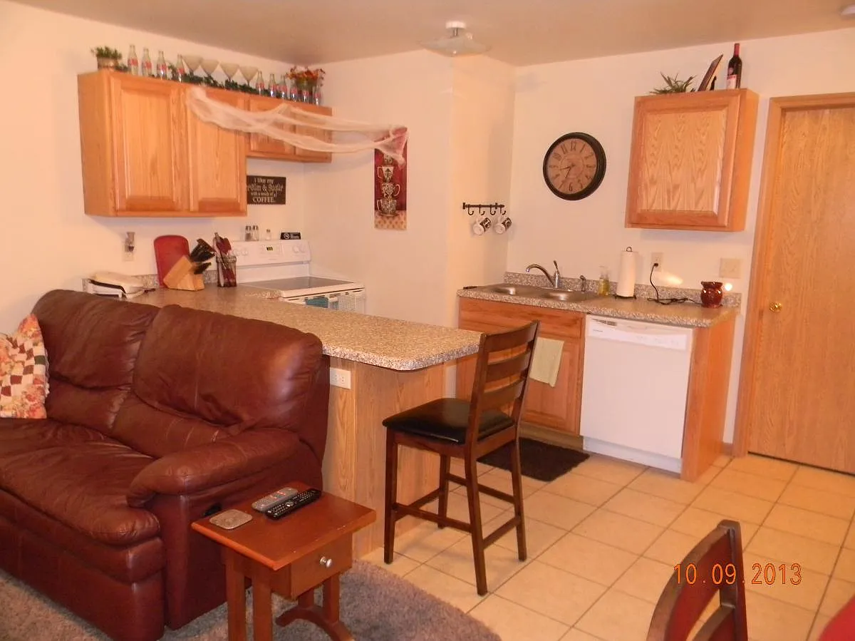4 bed, 1400 sqft, $1,500 — Photo 2