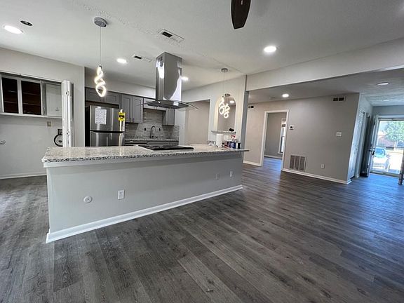 2nd image of 5025 Eaton Ct #1