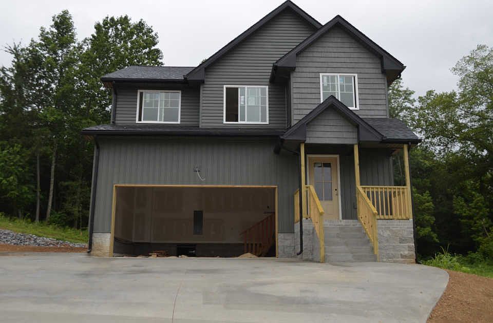 1st image of 92 Chestnut Dr