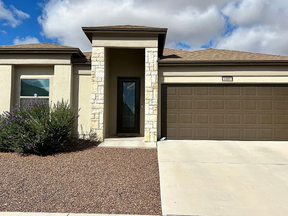 1107 Sky River St