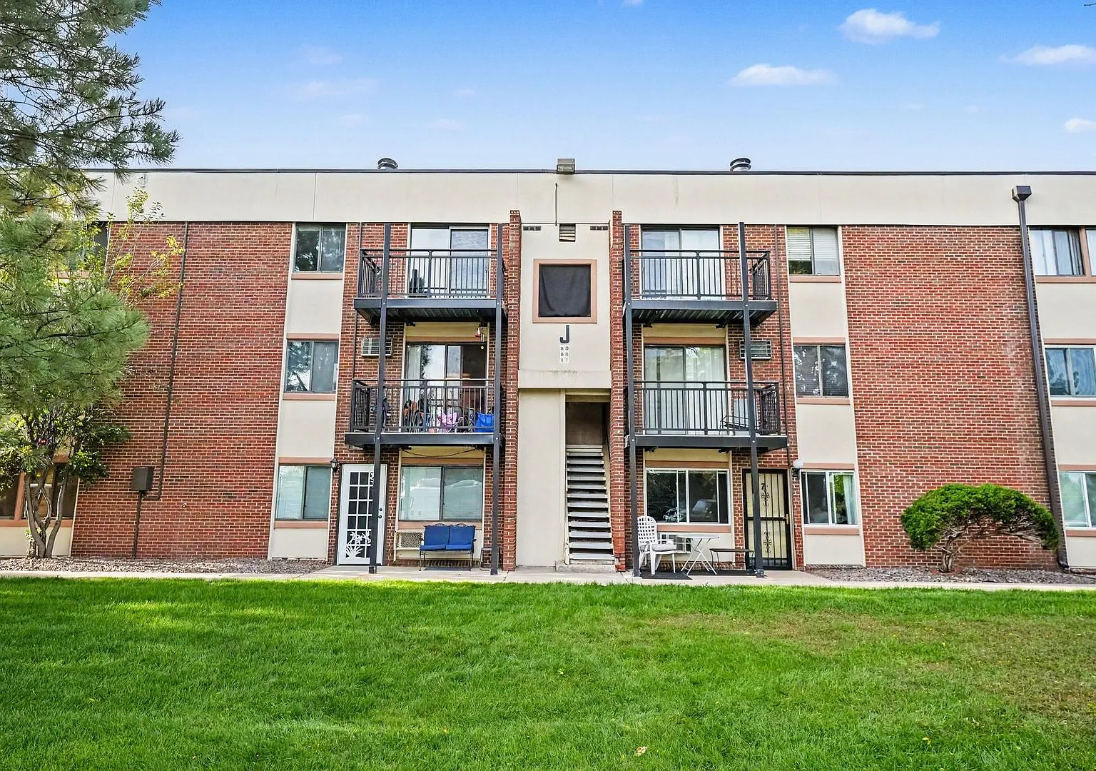 Top-Floor Condo with Trail Access + Community Perks! **Half Off December Rent — Photo 2