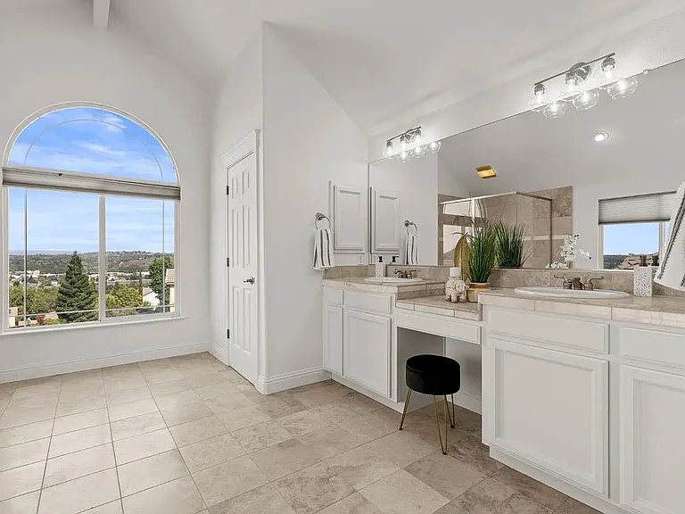 4066 Plateau Cir — Photo 41
