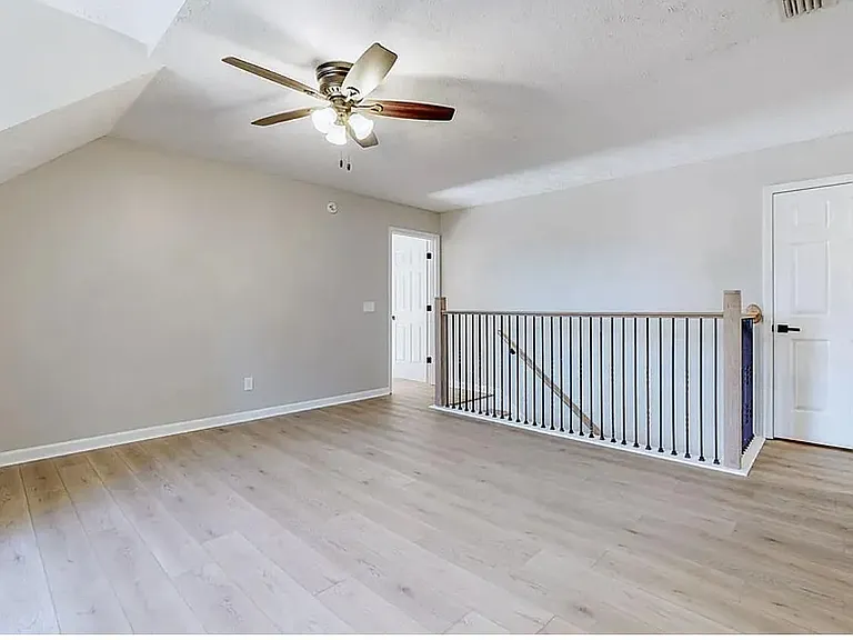 206 Moorhill Ave — Photo 11