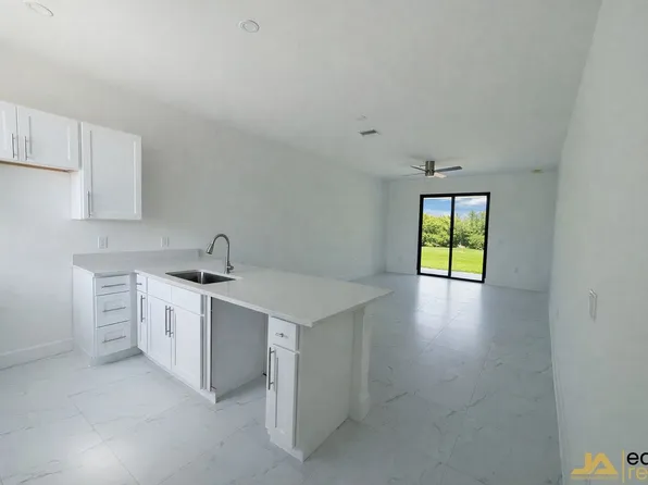 1047 Jaguar Blvd, Lehigh Acres, FL 33974