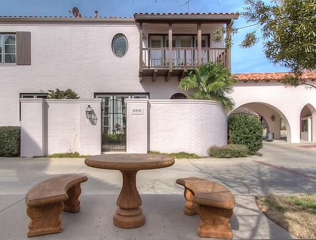 1st image of 249 Casa Blanca Ave