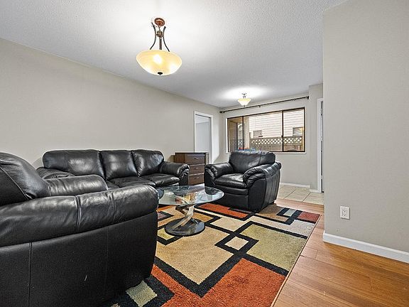 5th image of 4420 Waller Dr
