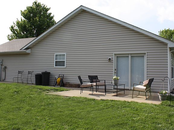 2nd image of 2004 Pettis Dr