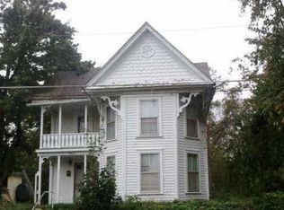 902 Wolf St, Narrows, VA 24124