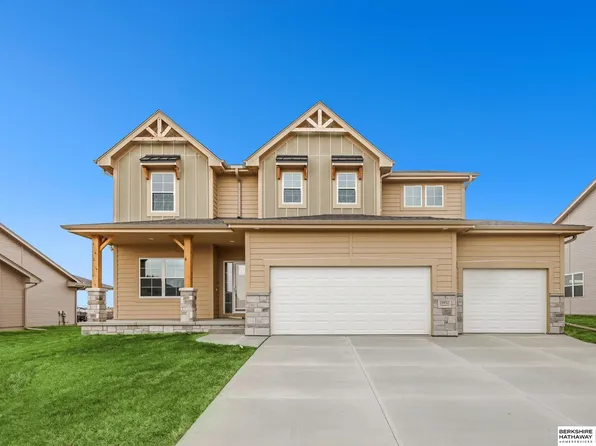 10269 Grant St, Papillion, NE 68046