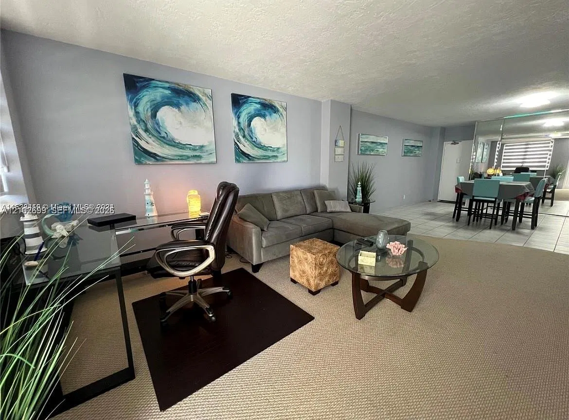 Galt Towers Condo — Photo 2
