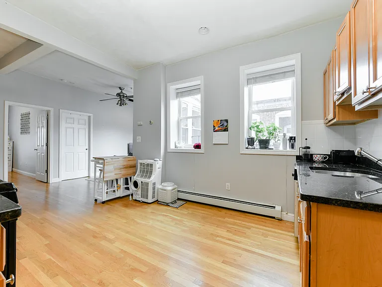 158 Cottage St #4R — Photo 10