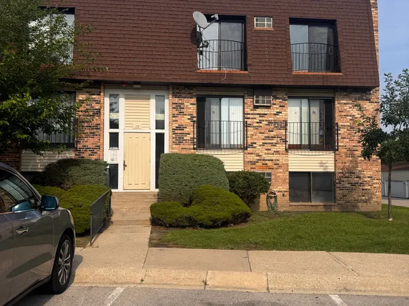 174 Waters Edge Dr, Glendale Heights, IL