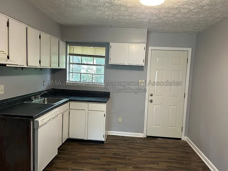 1110 W Poplar St #L-1 — Photo 2