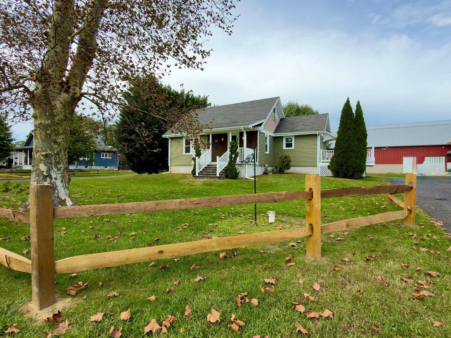 3 bed, 2.0 bath, 816 sqft, $2,400 — Photo 2