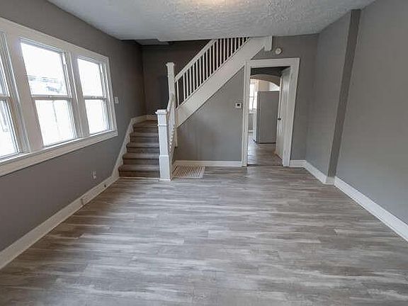 3rd image of 411 N Gladstone Ave