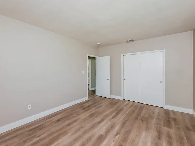 381 Carolina Ave — Photo 9